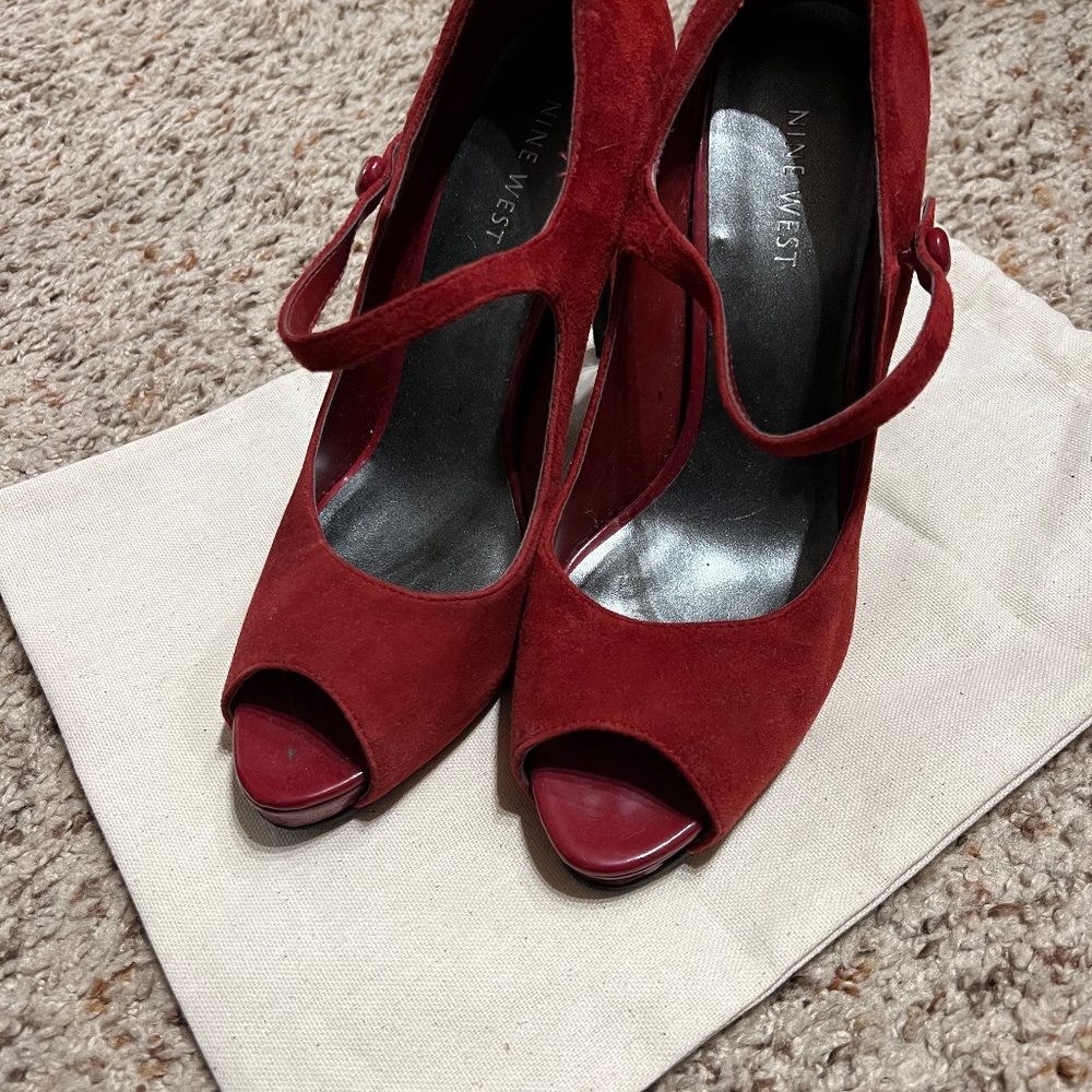 Red Nine West Pump